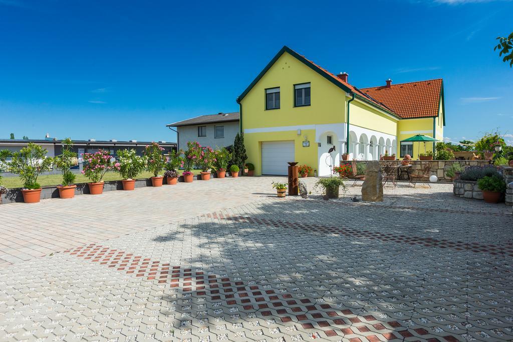 Appartementhaus Freiler Moerbisch Am See Exterior photo